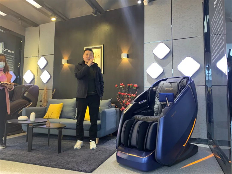 米兰(Milan)体育官方网站体育集团旗下品牌—锐珀尔举行新款4D穴感总裁按摩椅S500内训会